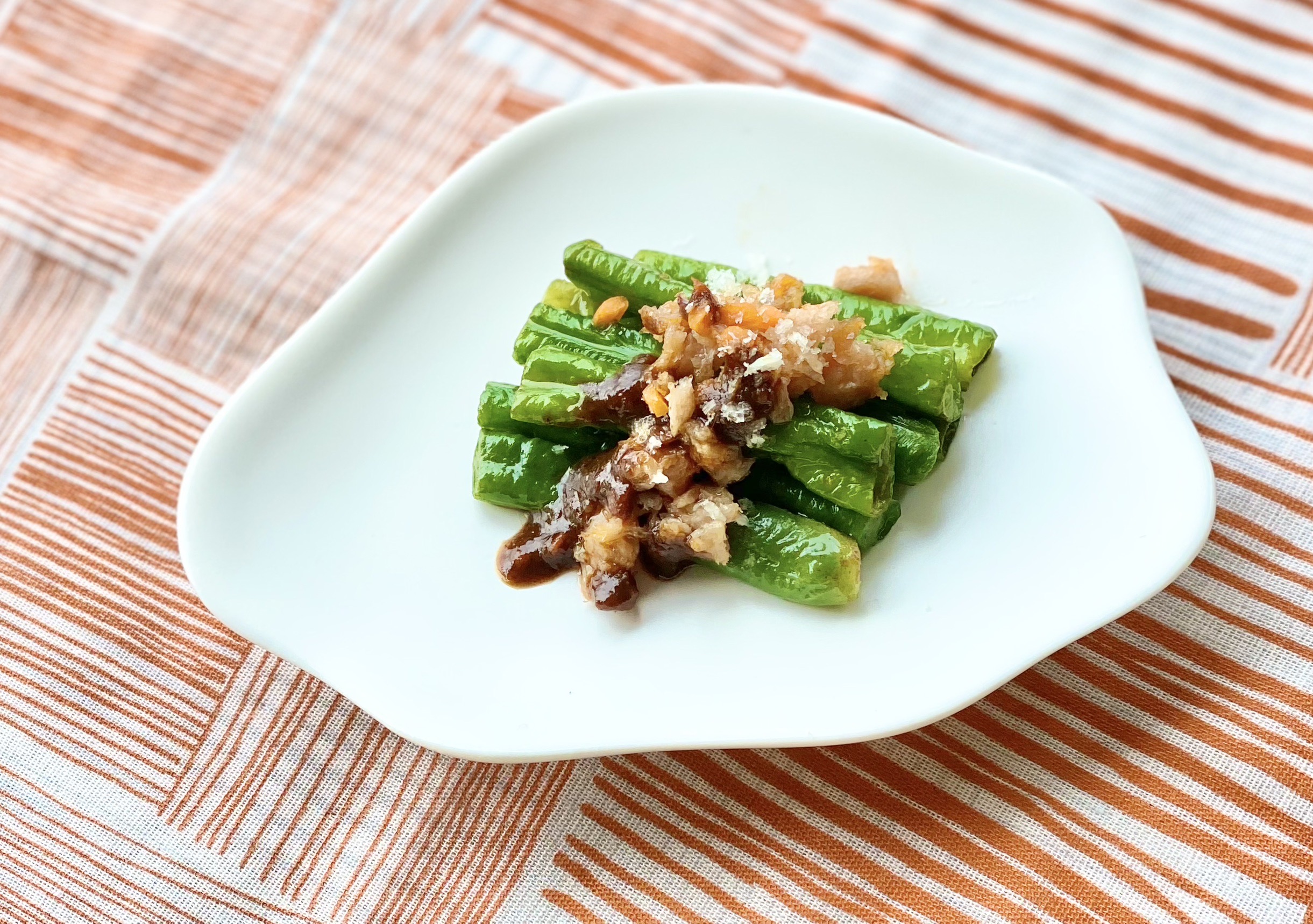 Vegan minced meats and green bean with chili sauce